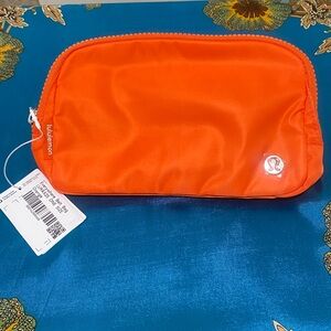 💯NWT Lululemon Beltbag
